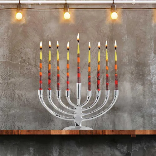 Vista 4 de Zion Judaica Menorá elegante y con estilo para Janucá, elegante candelabro menorá para Hanukkah, utiliza velas estándar de Janucá