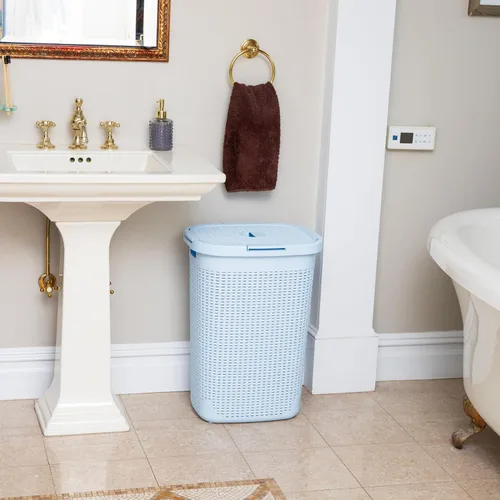 Vista 6 de Mind Reader Cesta de lavandería delgada con tapa, cesta de ropa de 60 L, diseño de mimbre premium, plástico, azul bebé