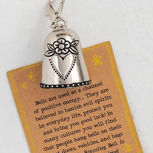 Vista 4 de Creative Blessing Bell Friends are Angels by Your Side Always with You Tiny Silver Bell, regalo adecuado para amigos o seres queridos, decoraciones