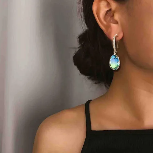 Vista 2 de Aretes colgantes de piedra preciosa de turmalina azul simple, aretes colgantes clásicos de oro brillante con circonita de cristal ovalado, joyería