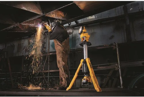 Vista 6 de DEWALT 20 V MAX - Luz de trabajo LED con soporte, luz de trípode, 3000 lúmenes de brillo con 3 modos, solo herramienta (DCL079B)