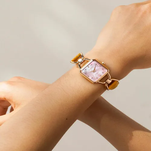 Vista 4 de LANZOOM Reloj de cuarzo para mujer, elegante esfera cuadrada de gradación de cristal nacarado, correa de cuero ajustable marrón y amarillo