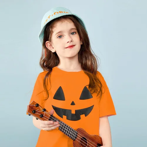 Vista 3 de Camiseta de manga corta para niños pequeños y niñas, con cara de calabaza que brilla en la oscuridad, esqueleto y camión, camiseta de manga corta