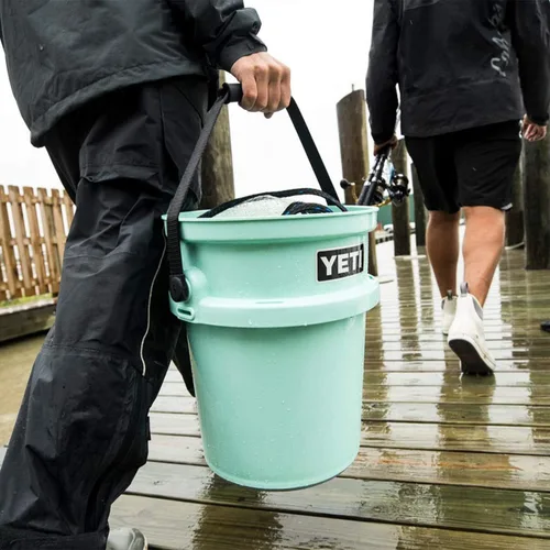 Vista 6 de Cubeta YETI Loadout de 5 galones, resistente a impactos, para pesca y otros usos Espuma de mar