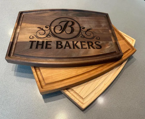 Vista 9 de Tabla de cortar personalizada de madera arqueada de madera grabada de nogal