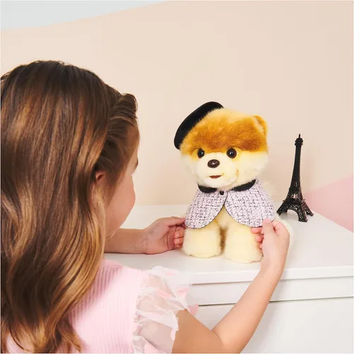 Vista 5 de GUND Boo, El perro más lindo del mundo con gorro parisino de peluche, muñeco de perro pomerania para edades de 1 año en adelante, 9 pulgadas