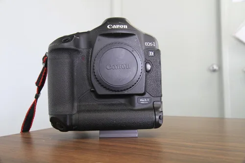Vista 4 de Canon EOS-1D Mark II 8.2MP Cámara digital SLR (solo cuerpo)