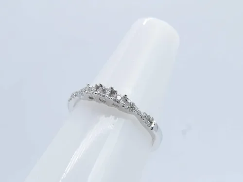 Vista 4 de Dazzlingrock Collection Anillo de compromiso de 0,10 quilates (quilates) con diamantes redondos de 10 quilates para mujer, 3 piedras, oro blanco
