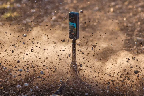 Vista 7 de Insta360 Paquete esencial de cámara de acción X5 8K 360
