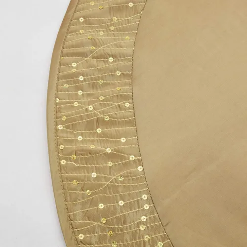 Vista 4 de Centro de satén de seda sintética dorada, falda de árbol de Navidad con borde de lentejuelas con purpurina brillante, decoración de fiesta