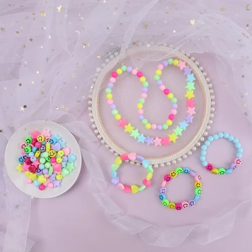 Vista 7 de Miss Rabbit Juego de cuentas de corazón de acrílico de color caramelo, cuentas de estrella de plástico, cuentas pastel lindas para pulseras