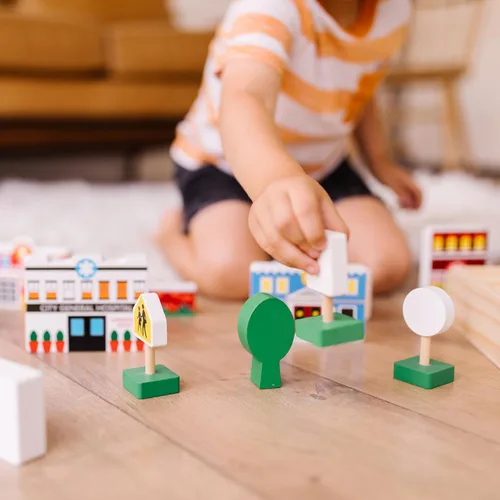 Vista 9 de Melissa & Doug - Juego de piezas de madera para jugar a armar una ciudad