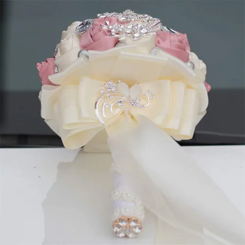 Vista 5 de Ramo de broche para novia pequeña, ramo de boda, ramo de rosas de satén para niña, hecho a medida, ramo floral de boda, arreglo de centro de mesa