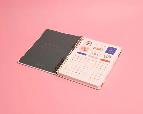 Vista 7 de DesignWorks Ink Cuaderno de atención plena en espiral, diario de gratitud y bienestar, agenda diaria sin fecha con calcomanías de indicaciones