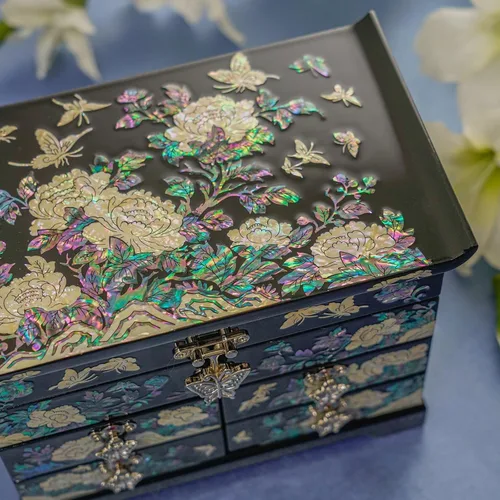 Vista 6 de Caja de Joyería February Mountain con Incrustación de Nácar - Diseño Tradicional de Flores y Mariposas Elegante para Ella