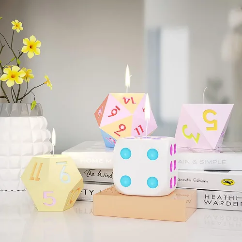 Vista 4 de Surakey Moldes de dados de resina, 4 estilos de moldes de dados poliédricos con molde de dados de silicona, filete cuadrado triangular, herramienta
