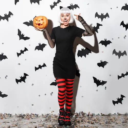 Vista 6 de Suhine Disfraz de vampiro de Halloween para mujer, leggings negros y rojos, vestido negro, colmillos de vampiro, guante para fiesta de cosplay