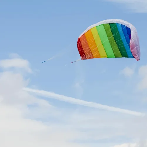 Vista 5 de In the Breeze. Cometa para deporte aéreo., Arcoiris (Rainbow) equipo de juego de césped
