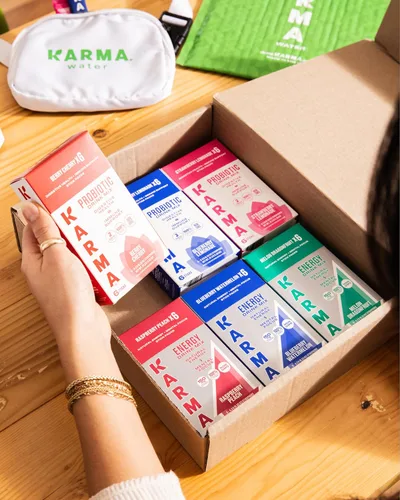 Vista 8 de Bolsa de Hidratación Probiótica Karma - Paquete de 6, Mezcla de Bebida en Polvo de Bayas y Cereza - Apoyo Inmunológico y de la Salud Intestinal Para