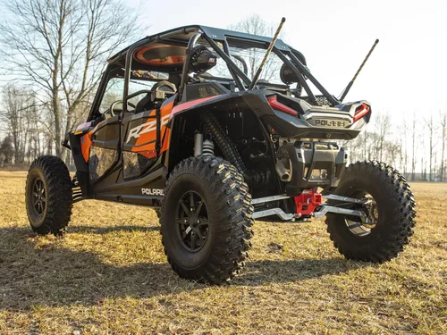 Vista 4 de Enganche del receptor trasero de 5 cm SuperATV para Polaris RZR XP 1000 / XP 4 1000 - 18 mm de enchufes Rojo Incluye pasador de aleta y pasador