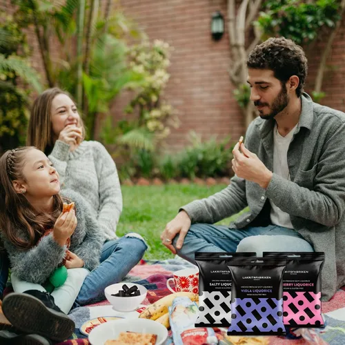 Vista 8 de Lakritsfabriken Ramlosa Regaliz negro sueco de primera calidad, caramelo de regaliz negro salado y suave con 6% de raíz de regaliz, regaliz vegano