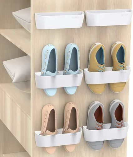 Vista 7 de Zapatero montado en la pared, paquete de 6 con tiras adhesivas para colgar, organizador de almacenamiento de plástico para zapatos, perchas