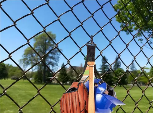 Vista 3 de YELAIYEHAO Organizador 3 en 1 – Percha de equipo de béisbol y sóftbol con soporte para bate, clip para guantes, gancho para casco, bolsa de cerca