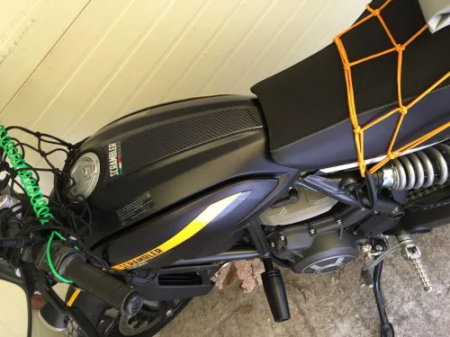 Vista 5 de Adhesivo de protección para tanque de carbono para Ducati Scrambler Desert Sled Café Racer Sixty2 Icon Classic Full Throttle