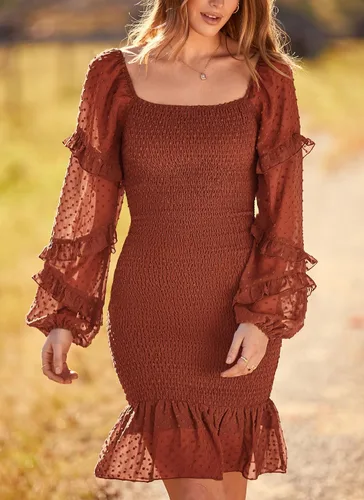 Vista 3 de PRETTYGARDEN Vestido corto ajustado fruncido para mujer, manga larga, cuello cuadrado, lunares suizos, volantes, vestido elegante de sirena