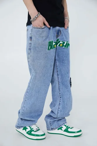 Vista 2 de Aelfric Eden Pantalones de mezclilla para hombre con estampado gráfico Y2K Streetwear de moda, holgados, rectos, pierna ancha, pantalones casuales