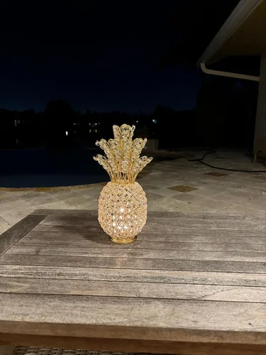 Vista 4 de Modern Day Accents - Portavelas de piña de cristal de piña - Escultura decorativa de cristal y metal hecha a mano en acabado plateado niquelado