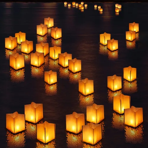 Vista 9 de Paquete de 10 Linternas Flotantes en Forma de Estrella de 6" con Juegos de Base de Madera Impermeables, Linternas de Agua de Papel Decorativas