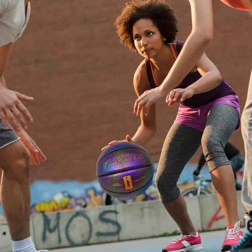 Vista 9 de KUYOTQ Baloncesto para mujer juvenil, cuero morado brillante, talla 6 (28.5 pulgadas), baloncesto con textura deslumbrante de color brillante