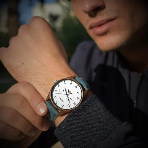 Vista 17 de Zeitholz Relojes de madera para hombre, reloj de madera, regalos, reloj analógico, nueva colección Klitten 1.654 in con movimiento de cuarzo japonés.