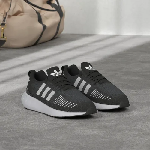Vista 2 de Adidas Swift Run 22 para mujer