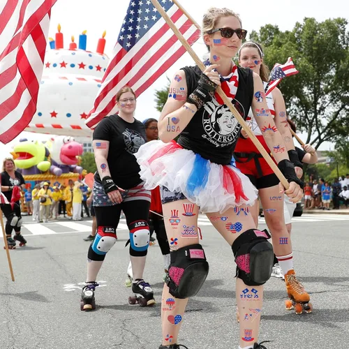 Vista 6 de HOWAF Más de 100 tatuajes temporales del 4 de julio – Bandera de Estados Unidos, suministros de fiesta rojo, blanco y azul, decoraciones del 4