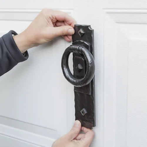 Vista 3 de Cre8tive Hardware Anillos rústicos magnéticos para puerta de garaje (6 piezas)