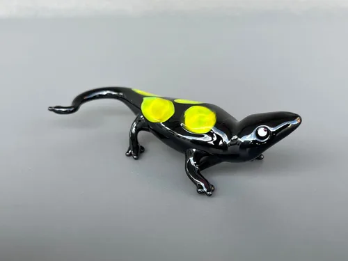 Vista 2 de Figura de lagarto de cristal negro de 4 pulgadas – Miniatura soplada a mano estilo Murano – Adorno de lagarto de arte coleccionable para estante