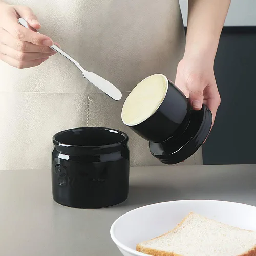 Vista 5 de Sweejar Recipiente para mantequilla de porcelana, plato francés con línea de agua, recipiente cerámico para mantequilla suave (Negro)