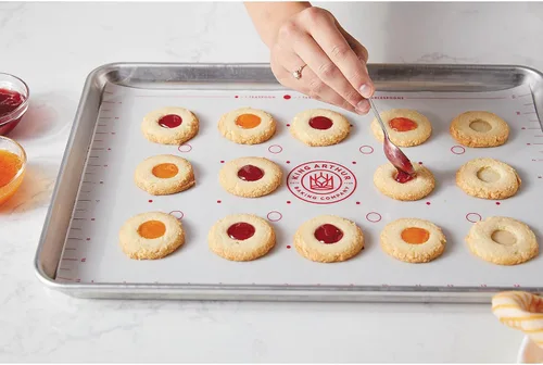 Vista 6 de King Arthur Baking Company - Tapete de silicona reutilizable para hornear, apto para horno, para espaciar y colocar la masa de galletas