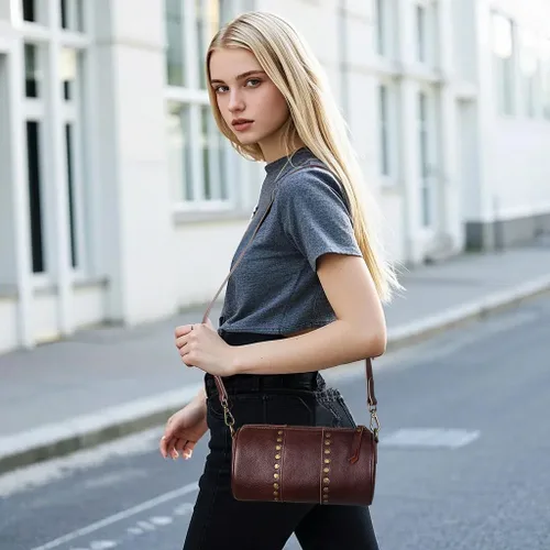 Vista 3 de Bolsos cruzados de cuero genuino para mujer, bolso cruzado bohemio con tachuelas, bolso de hombro pequeño para teléfono y cartera