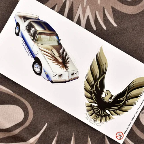 Vista 6 de Pontiac 1978-1980 Firebird Trans Am Hood Emblem All Over T Shirt & Stickers