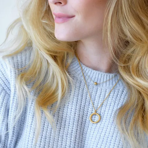 Vista 5 de Oak&Luna Collar con nombre grabado con mensaje oculto personalizado Colgante de placa de nombre chapado en oro de 18 quilates, chapado en oro