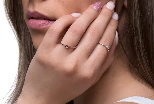Vista 5 de Elegante joyero para mujer, anillo de rombo de diamantes pequeños en oro macizo de 9k, 14k y 18k, anillo geométrico rombo, banda minimalista