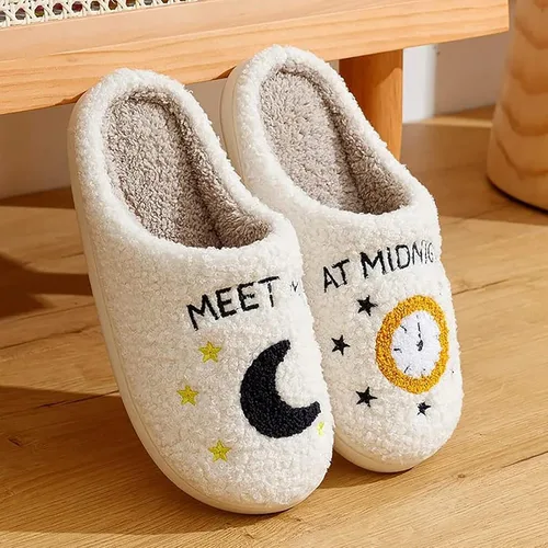 Vista 2 de QQGB Meet Me at Midnight - Pantuflas de felpa para mujeres y hombres, pantuflas de casa cálidas de invierno para interiores y exteriores
