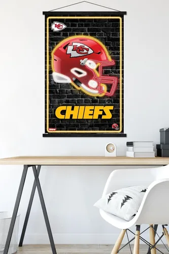 Vista 5 de Trends International NFL Kansas City Chiefs - Póster de pared con casco neón 23 con marco magnético