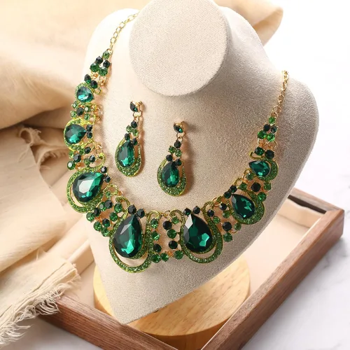 Vista 4 de BriLove Conjunto de collar y aretes colgantes para mujer, diseño de lágrima de cristal