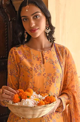 Vista 6 de Janasya Kurta de mujer india con estampado floral de Georgette amarillo con palazzo acampanado y dupatta