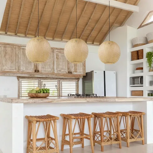 Vista 3 de Arturesthome Luces Colgantes de Bambú de 15.7", Candelabro de Mimbre Redondo, Pantalla de Lámpara de Canasta Boho Tejida a Mano, Luz de Techo