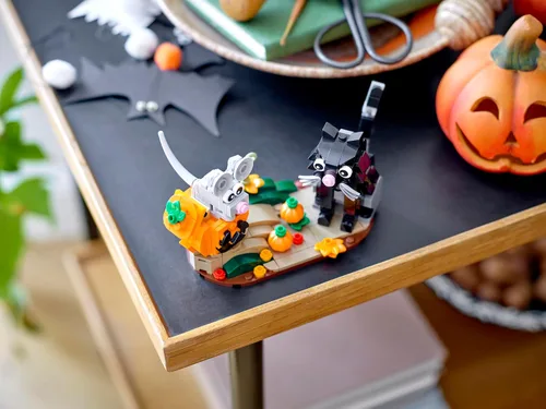 Vista 3 de LEGO Kit de Construcción de Halloween Gato y Ratón 40570, Decoración Fantástica de Halloween con Adorables Juguetes de Gato, Ratón y Calabaza
